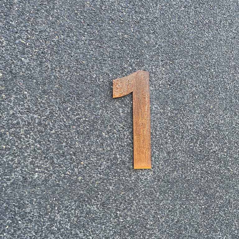 Kortena tērauda mājas numurs 1 - 30 cm