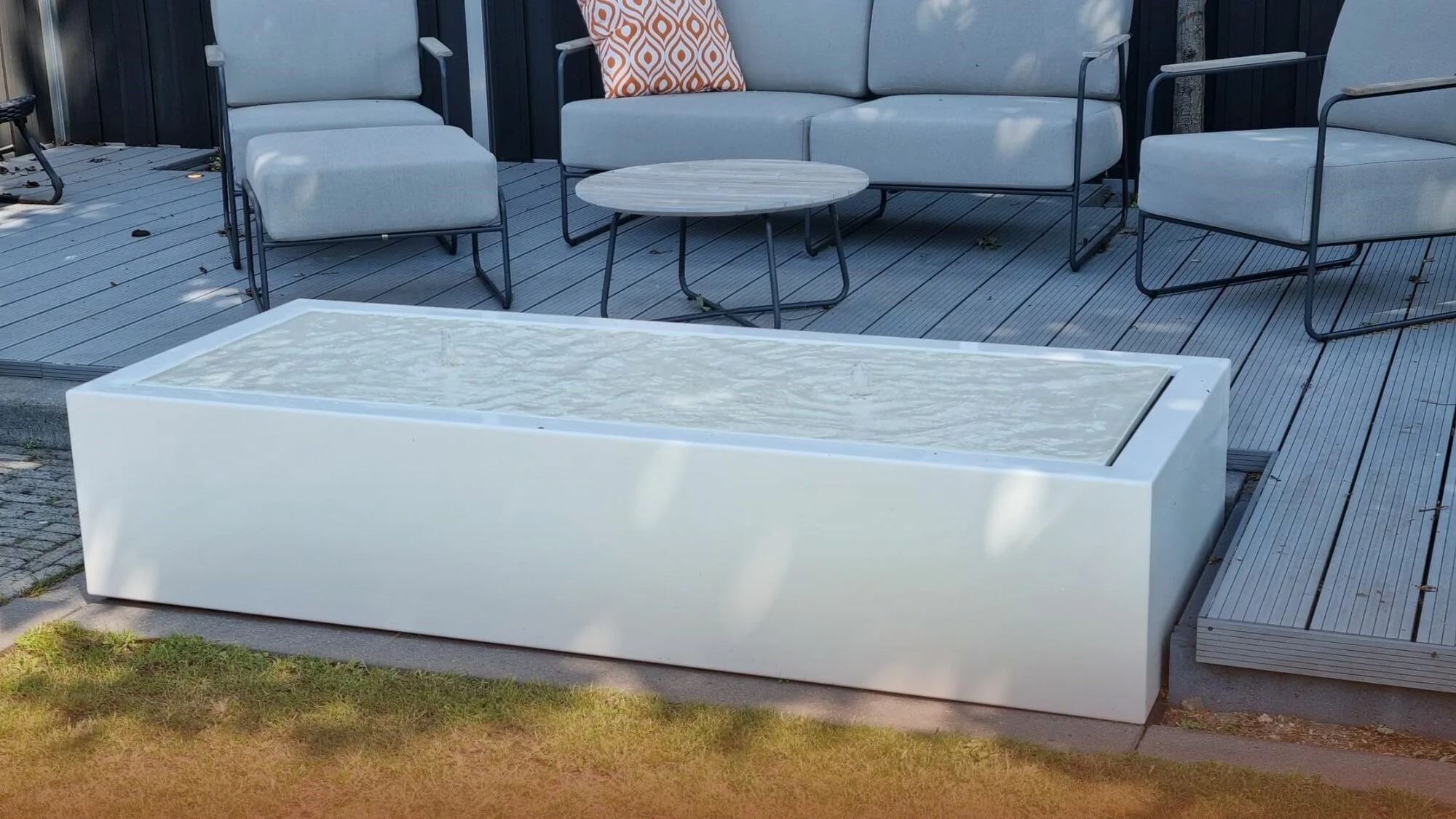 Kā man uzturēt savu ūdens galdu vai ūdens rotājumu?